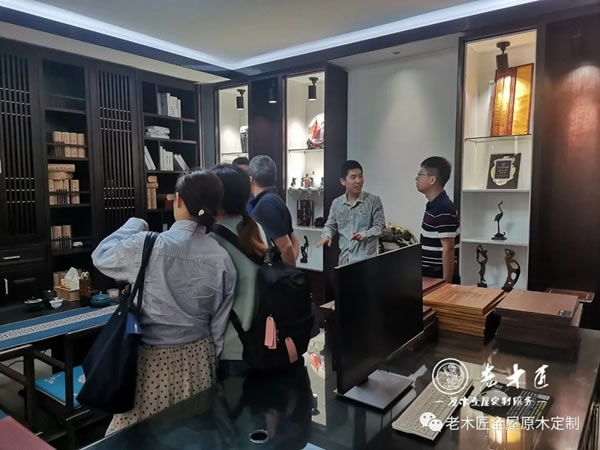 福建省相關(guān)領(lǐng)導(dǎo)對老木匠木業(yè)申報的《2021年新一代信息技術(shù)與制造業(yè)融合發(fā)展項目》現(xiàn)場察看