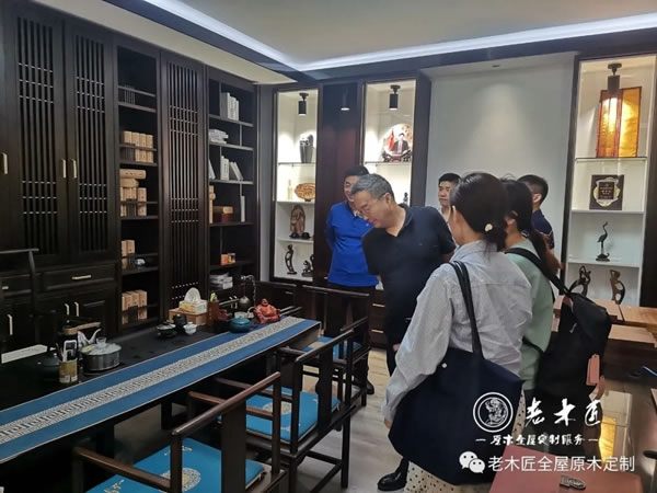福建省相關(guān)領(lǐng)導(dǎo)對老木匠木業(yè)申報的《2021年新一代信息技術(shù)與制造業(yè)融合發(fā)展項目》現(xiàn)場察看