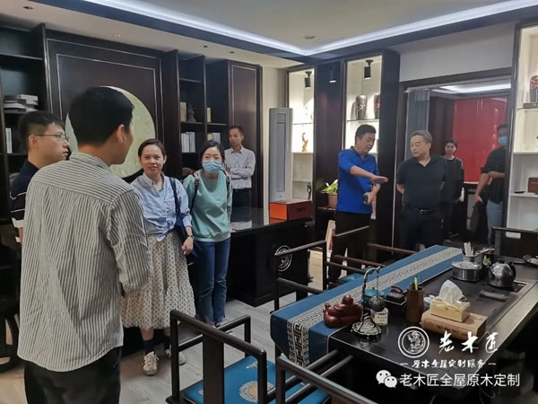 福建省相關(guān)領(lǐng)導(dǎo)對老木匠木業(yè)申報的《2021年新一代信息技術(shù)與制造業(yè)融合發(fā)展項目》現(xiàn)場察看