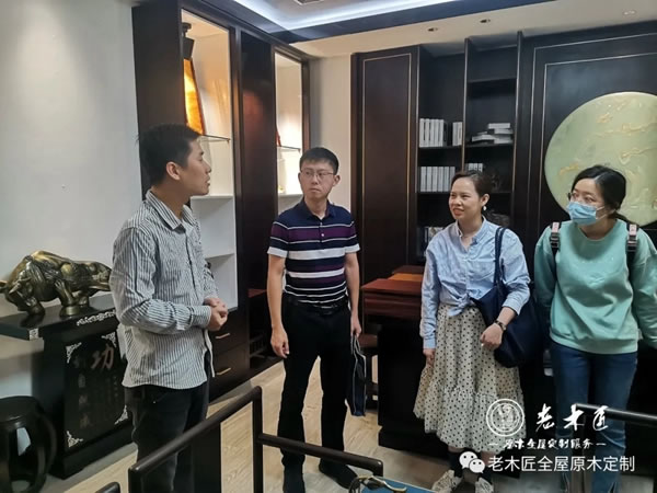 福建省相關(guān)領(lǐng)導(dǎo)對老木匠木業(yè)申報的《2021年新一代信息技術(shù)與制造業(yè)融合發(fā)展項目》現(xiàn)場察看