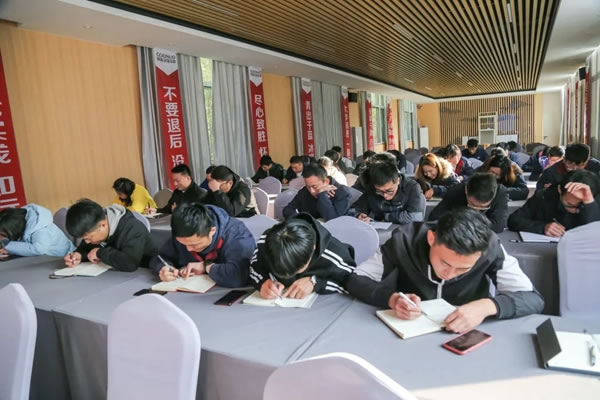 固諾家居舉行“五項管理”專題培訓會