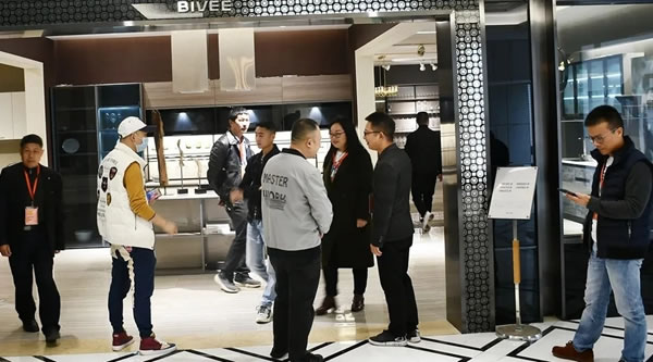 百V全屋定制數(shù)字工廠迎來成都家具商會(huì)交流沙龍
