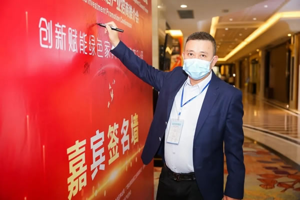 合生雅居全屋定制CEO王天兵應(yīng)邀出席第二屆廣西高端綠色家具家居產(chǎn)業(yè)發(fā)展高峰論壇