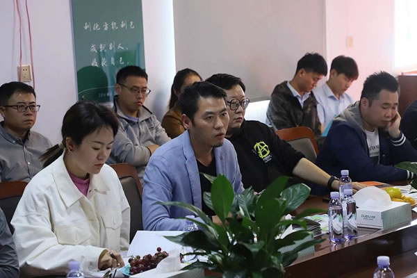 室內(nèi)設(shè)計師協(xié)會會長陳泓宇、魯盟裝飾總經(jīng)理姚付京攜會員單位走進歐普家居集團
