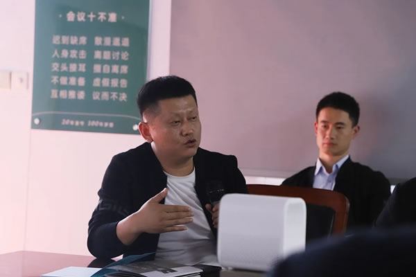 室內(nèi)設(shè)計師協(xié)會會長陳泓宇、魯盟裝飾總經(jīng)理姚付京攜會員單位走進歐普家居集團