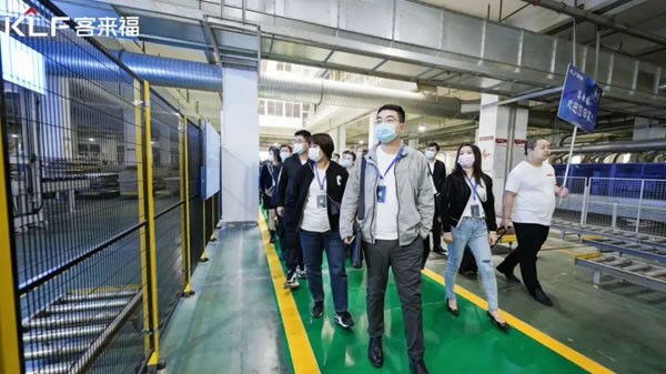 客來福全屋定制經(jīng)銷商參觀華東基地智能化工廠
