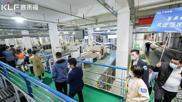 客來福全屋定制經(jīng)銷商參觀華東基地智能化工廠