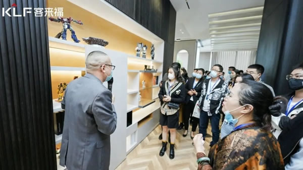 客來福全屋定制經(jīng)銷商參觀華東基地智能化工廠