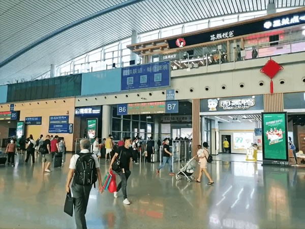 頂固全屋定制高鐵廣告重磅上線，助力世界健康守護(hù)日
