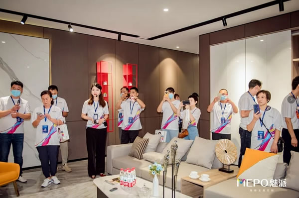 魅派智能全屋定制：2021全國(guó)優(yōu)秀經(jīng)銷(xiāo)商峰會(huì)暨2022新品發(fā)布會(huì)盛大召開(kāi)！