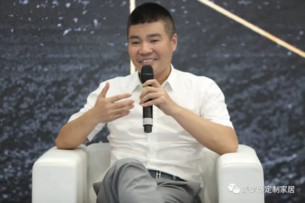 美羅堡高端定制品牌榮獲2020-2021十大優(yōu)選高端定制時尚品牌