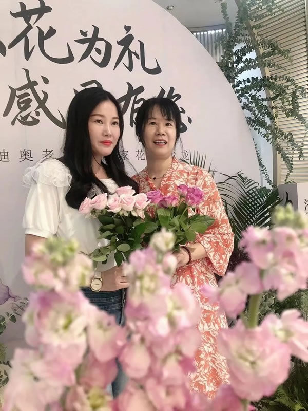 邂逅法迪奧不銹鋼藝術(shù)家居老客戶(hù)愛(ài)家花藝沙龍