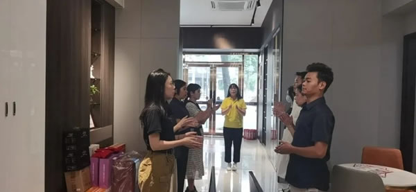 美尼美快裝定制818直播觀海！線上撈金，玩轉(zhuǎn)藍(lán)海新財(cái)富！