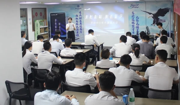 伊仕利家居營(yíng)銷(xiāo)中心年中復(fù)盤(pán)大會(huì)圓滿召開(kāi)！