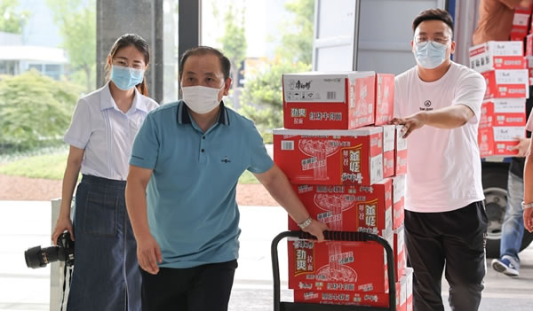 山鳴谷應 共克時艱 | 東方邦太整體家居向一線防疫工作者捐贈防疫物資