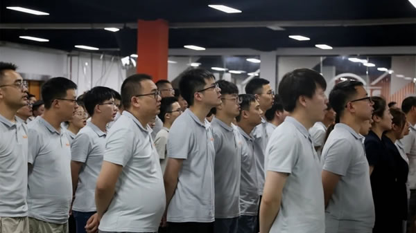 法獅龍客廳吊頂A股上市一周年 | 踐行再創(chuàng)業(yè)，走向新高度！