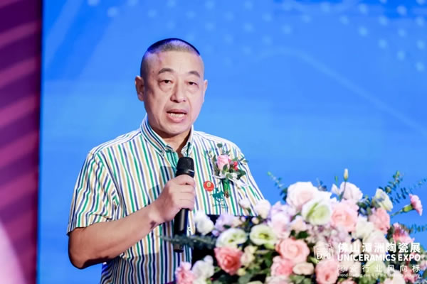 合生雅居CEO王天兵受邀出席家居巖板供應(yīng)鏈創(chuàng)新論壇