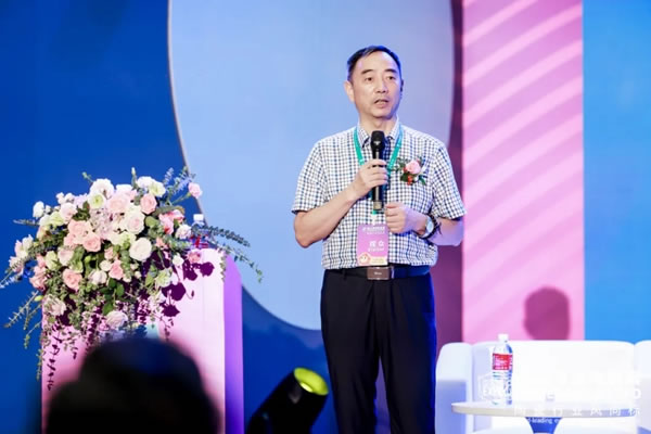 合生雅居CEO王天兵受邀出席家居巖板供應(yīng)鏈創(chuàng)新論壇