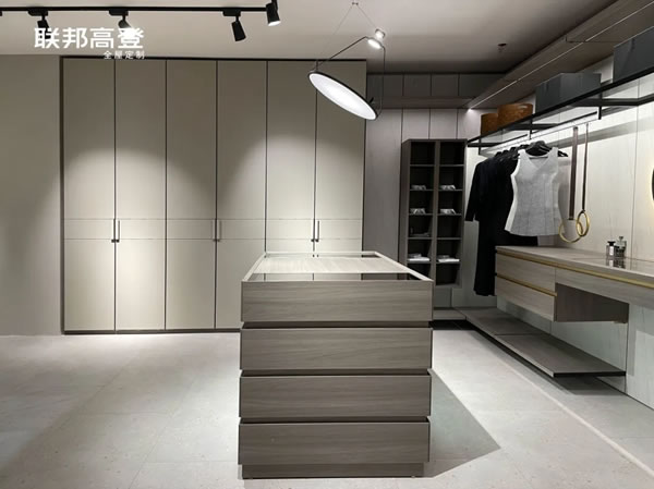 聯(lián)邦高登全屋定制斬獲“全屋定制影響力十大品牌”獎