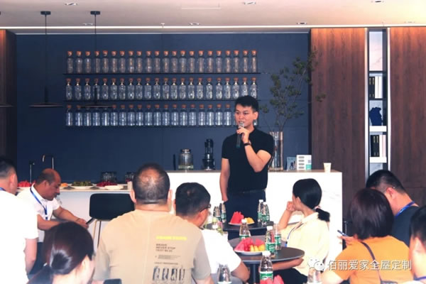 佰麗愛家全屋定制2021北部片區(qū)半年度經(jīng)銷商大會(huì)圓滿召開！