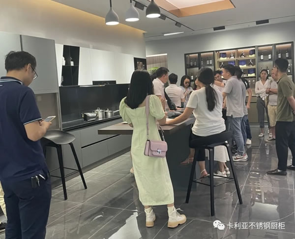 大德峰上整裝設(shè)計(jì)師一行蒞臨長沙CANLiA卡利亞參觀交流！