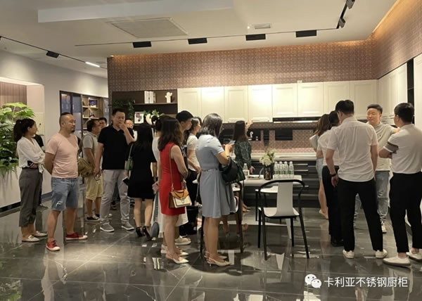 大德峰上整裝設(shè)計(jì)師一行蒞臨長沙CANLiA卡利亞參觀交流！