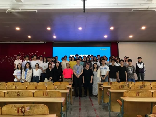 斯米帝全屋定制與江門市新會(huì)技師學(xué)院進(jìn)行深度校企合作