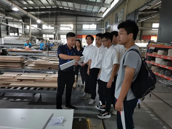 斯米帝全屋定制與江門市新會(huì)技師學(xué)院進(jìn)行深度校企合作