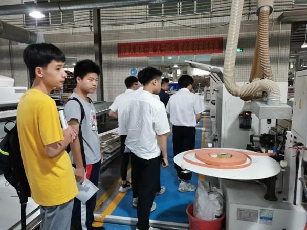 斯米帝全屋定制與江門市新會(huì)技師學(xué)院進(jìn)行深度校企合作