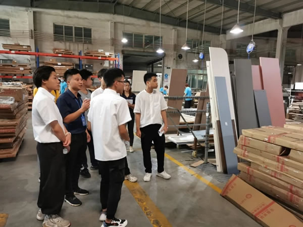 斯米帝全屋定制與江門市新會(huì)技師學(xué)院進(jìn)行深度校企合作
