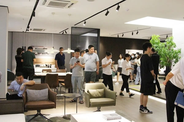 大衛(wèi)當(dāng)?shù)?財(cái)富幾何 | 中至信櫥柜?全屋定制2021極簡(jiǎn)家具新品發(fā)布會(huì)圓滿成功！