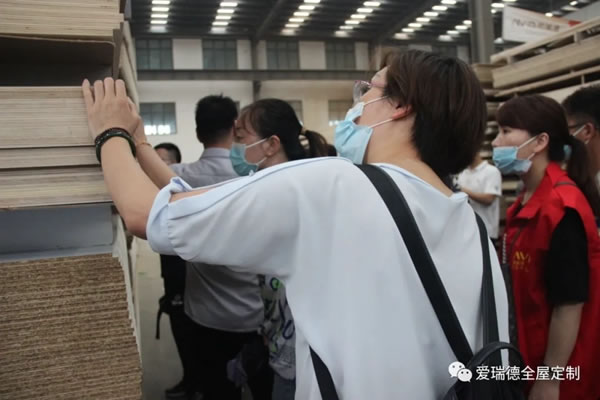 愛瑞德|約“惠”盛夏,一起嗨購-6.27“超級工廠購”嗨爆全場，完美收官！