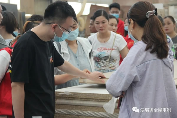 愛瑞德|約“惠”盛夏,一起嗨購-6.27“超級工廠購”嗨爆全場，完美收官！