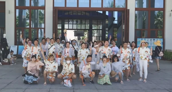 這個(gè)夏天，法獅龍客廳吊頂1725位家人在三亞！