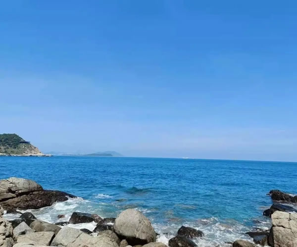 這個(gè)夏天，法獅龍客廳吊頂1725位家人在三亞！