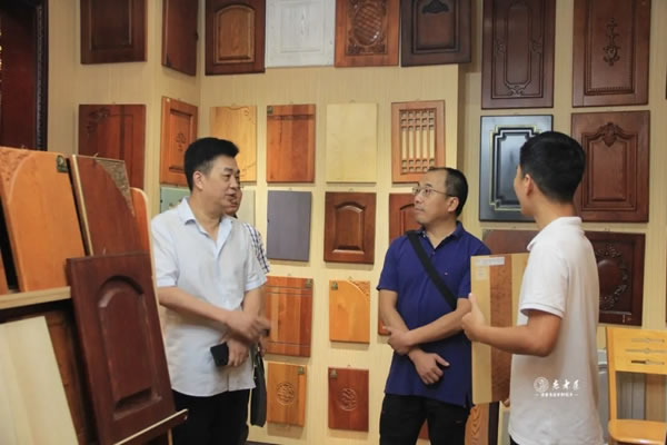 省科技型中小企業(yè)技術(shù)創(chuàng)新中心領(lǐng)導(dǎo)蒞臨《老木匠木業(yè)有限公司》實(shí)地評(píng)審省科技項(xiàng)目