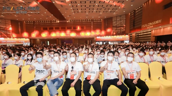 法獅龍客廳吊頂博鰲發(fā)展論壇：一起再創(chuàng)業(yè)一起加油干！