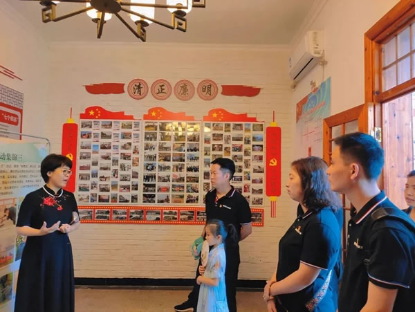 客來福全屋定制尹其宏先生進(jìn)行黨史主題分享