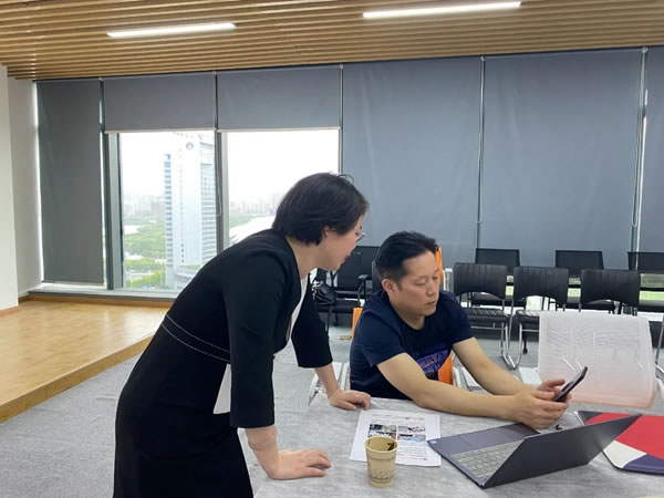 客來福全屋定制尹其宏先生進(jìn)行黨史主題分享