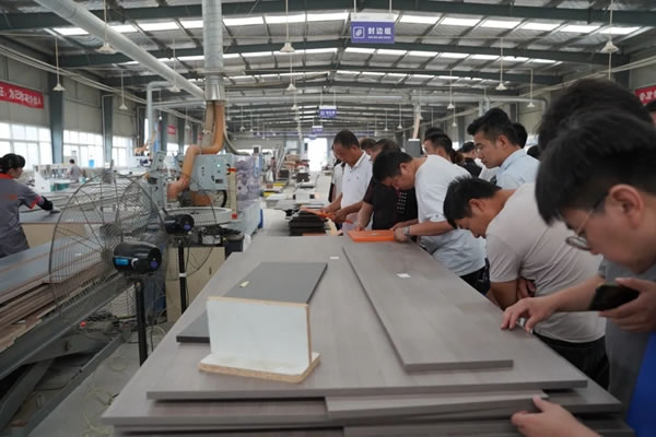 簡一全屋定制2021極簡新品發(fā)布會暨財富分享會圓滿舉行