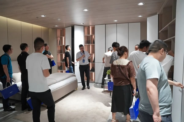 簡一全屋定制2021極簡新品發(fā)布會暨財富分享會圓滿舉行