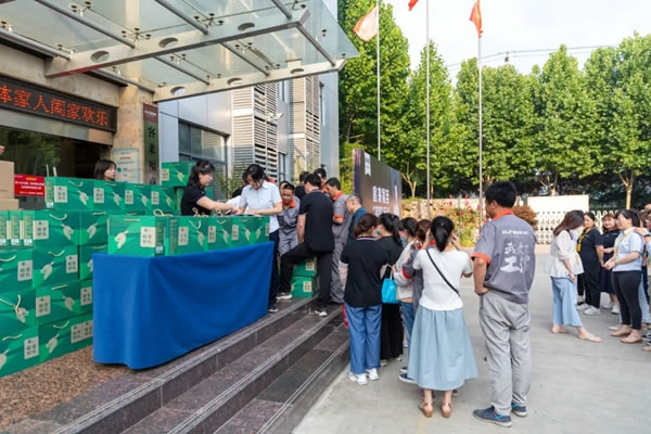 客來(lái)福全屋定制為員工發(fā)放福利 歡度端午佳節(jié)