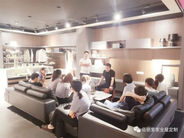 佰麗愛家全屋定制丨開業(yè)幫扶活動，現(xiàn)場簽單火爆，燃爆徐州！