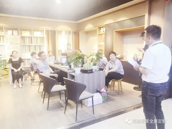 佰麗愛家全屋定制丨開業(yè)幫扶活動，現(xiàn)場簽單火爆，燃爆徐州！