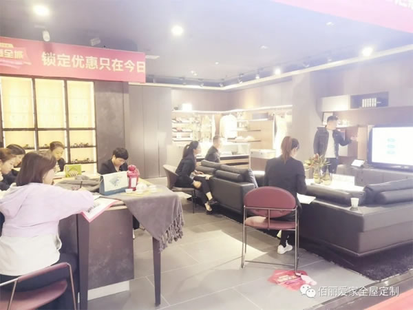 佰麗愛家全屋定制丨開業(yè)幫扶活動，現(xiàn)場簽單火爆，燃爆徐州！