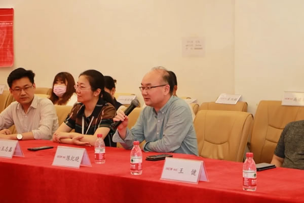 省工業(yè)設計協(xié)會領導以及臨沂市政企考察團蒞臨詩尼曼全屋定制進行考察交流