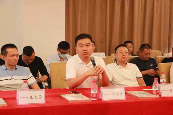 省工業(yè)設計協(xié)會領導以及臨沂市政企考察團蒞臨詩尼曼全屋定制進行考察交流