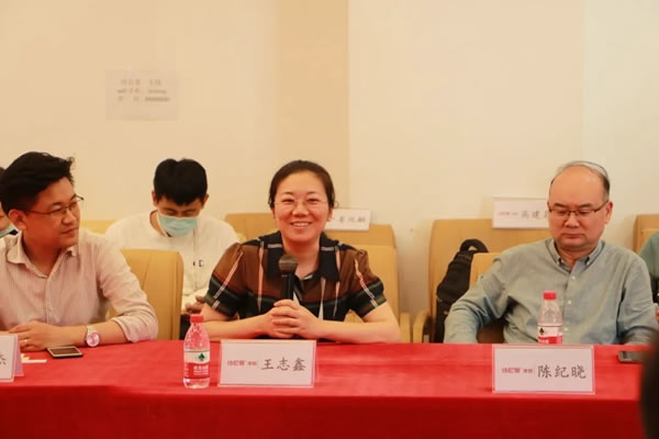省工業(yè)設計協(xié)會領導以及臨沂市政企考察團蒞臨詩尼曼全屋定制進行考察交流