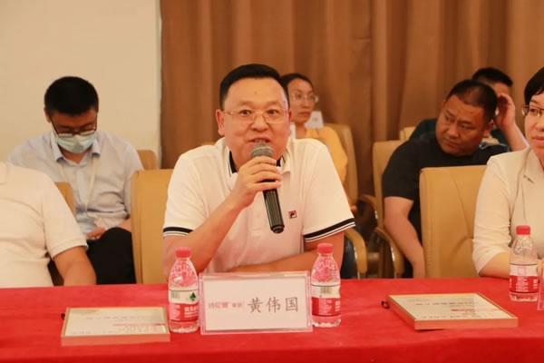 省工業(yè)設計協(xié)會領導以及臨沂市政企考察團蒞臨詩尼曼全屋定制進行考察交流