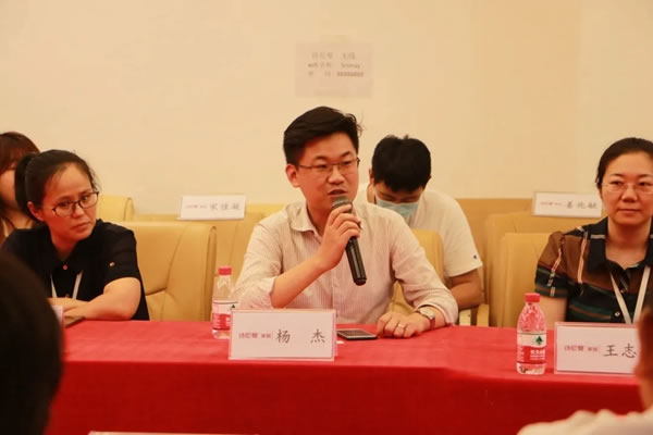 省工業(yè)設計協(xié)會領導以及臨沂市政企考察團蒞臨詩尼曼全屋定制進行考察交流